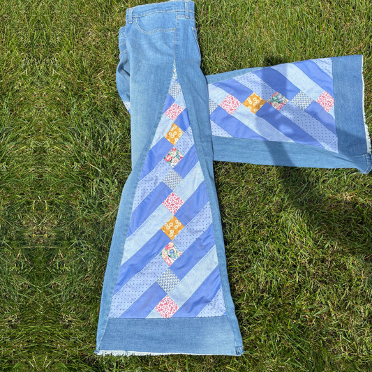 Levis 315 Shaping Bootcut wide-legged flares